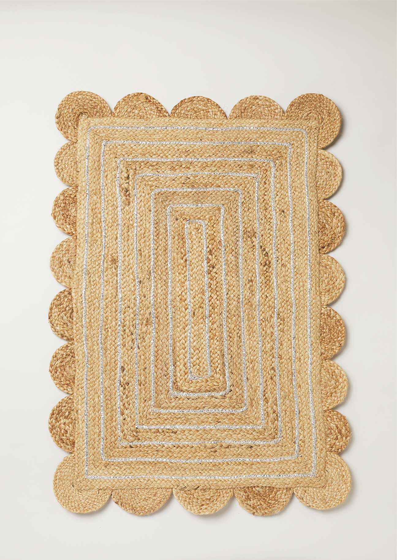 100% Natural jute doormat with scalloped edge and silver strands